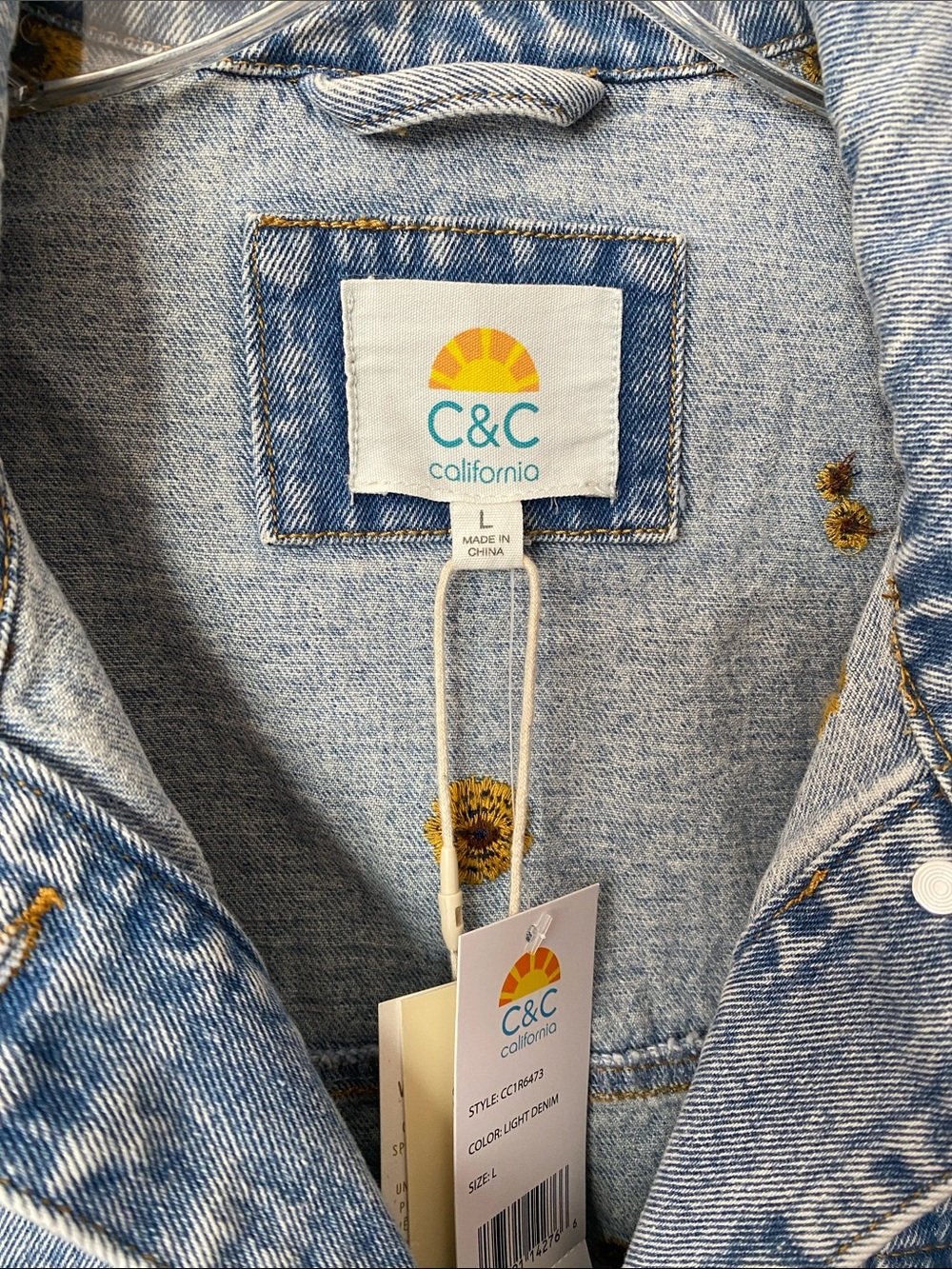 C&C California Light Blue Denim Jacket with Yellow Daisy Embroidery NWT 🌼 - Picture 3 of 6